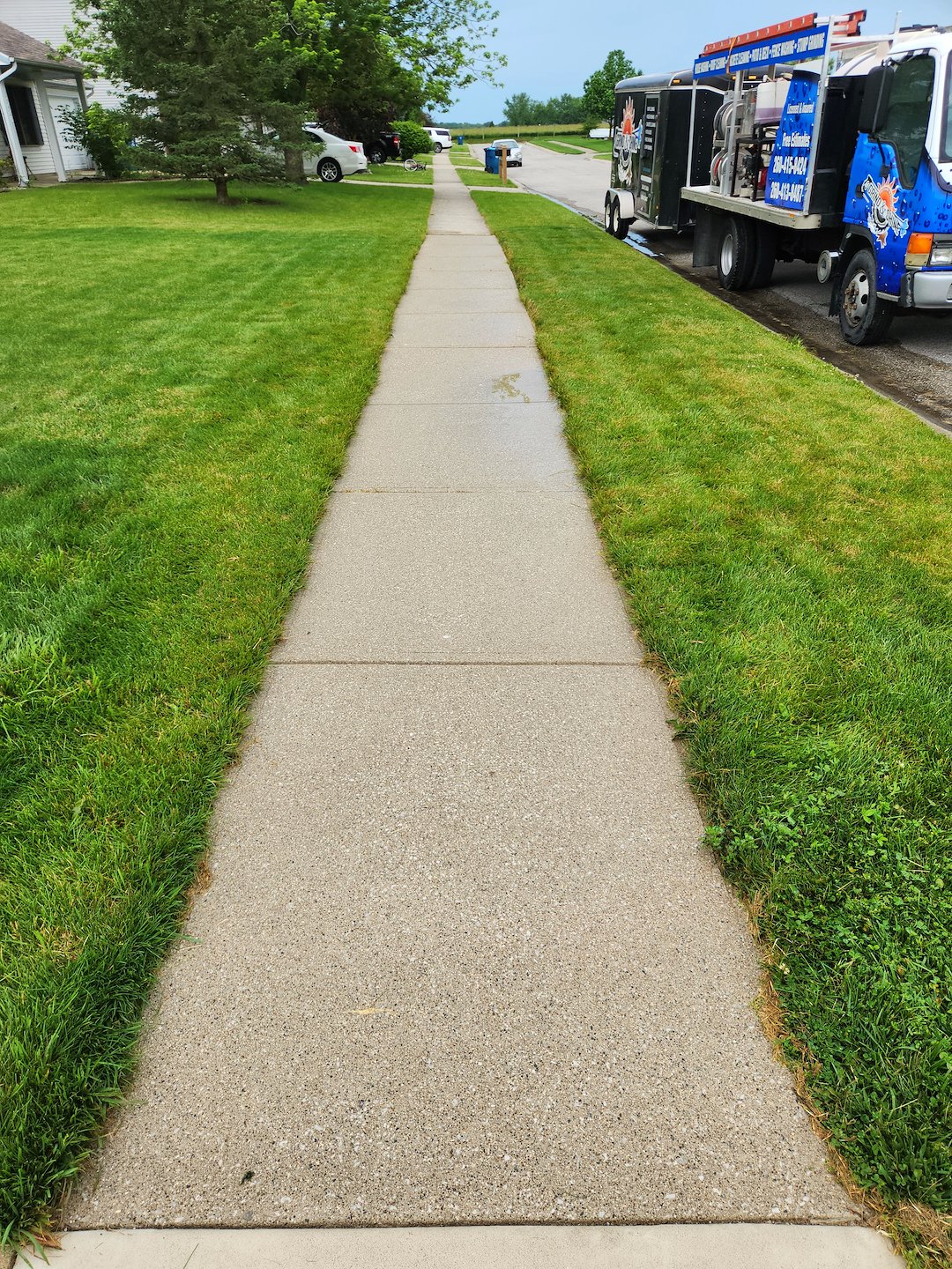 Driveway Cleaning and Sidewalk Pressure Washing Near Fort Wayne, IN